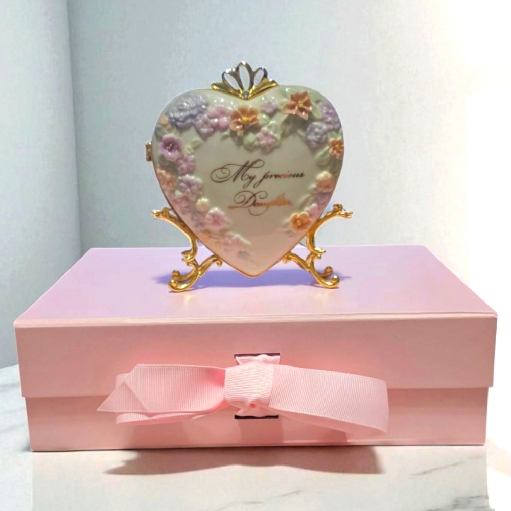 The Bradford Exchange Treasures of the Heart Collection Tabletop Locket